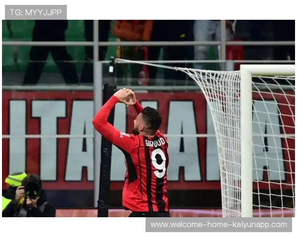 AC米兰吉鲁头顶攻门稳稳入网