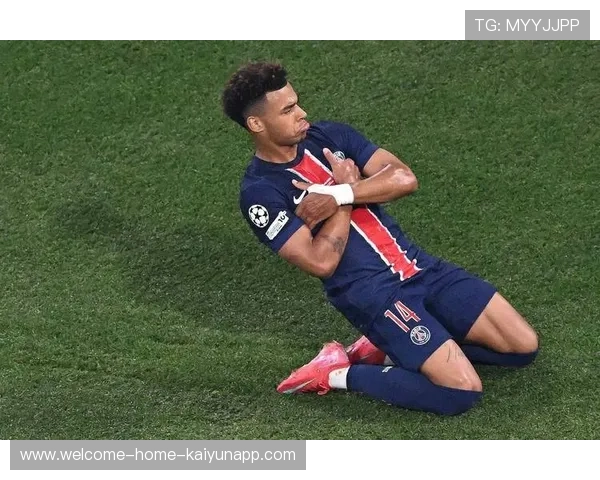 内马尔精彩脚步撕开防线为队友创造机会